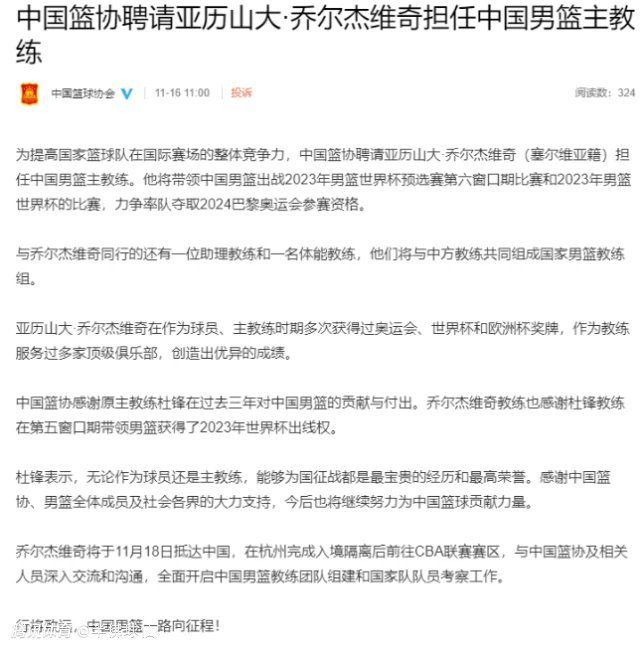 来到医院，她的太太正坐在icu病房外垂泪不已，隔着巨大的玻璃窗，能够看到他的儿子正躺在病床上，浑身插满了管子。
